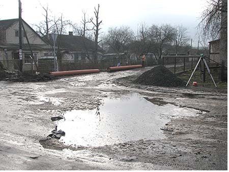 У Ківерцях ліквідовують «баюру», яка перегородила вулицю