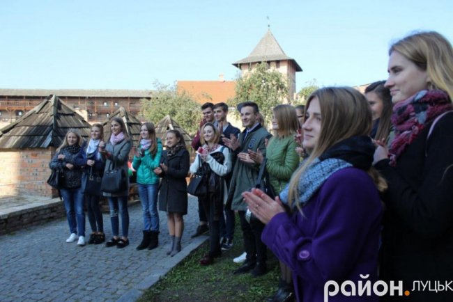 Як першокурсникам у Луцькому замку вручали студквитки 