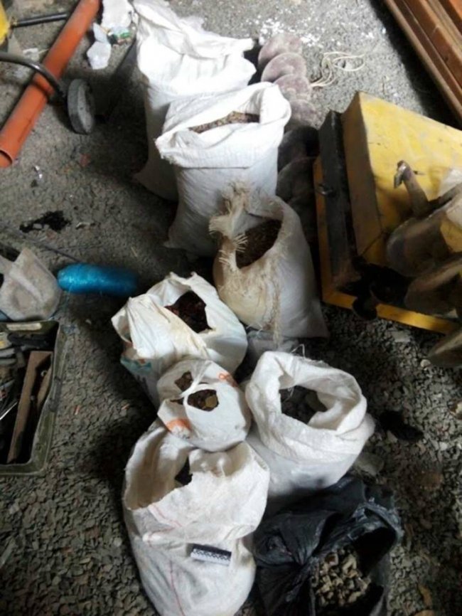 Підпільні цехи: у Луцьку вилучили 400 кілограмів бурштину