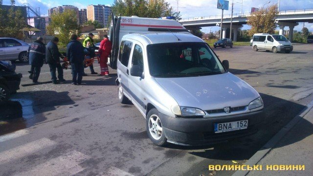 У Луцьку зіткнулися дві автівки: винуватець намагався втекти. ФОТО
