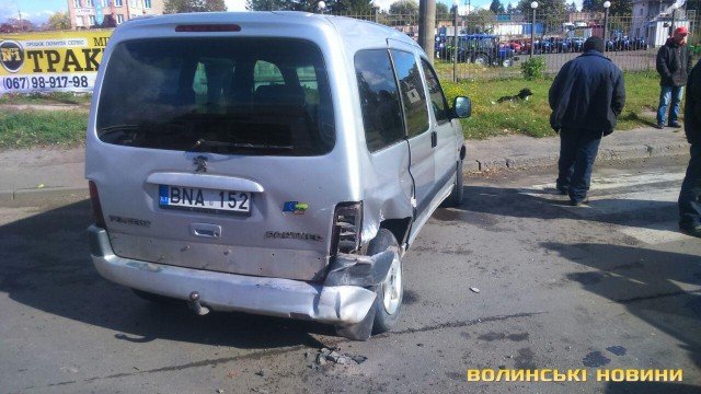 У Луцьку зіткнулися дві автівки: винуватець намагався втекти. ФОТО