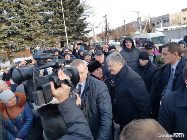 Оплески і вигуки «Вітаємо!»: у Ківерцях зустріли Порошенка. ФОТО. ВІДЕО
