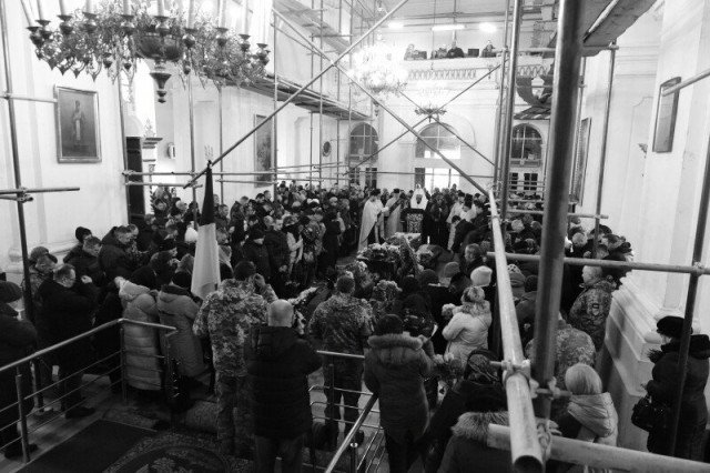 У Луцьку під дощем попрощалися з двома загиблими Героями. ФОТО