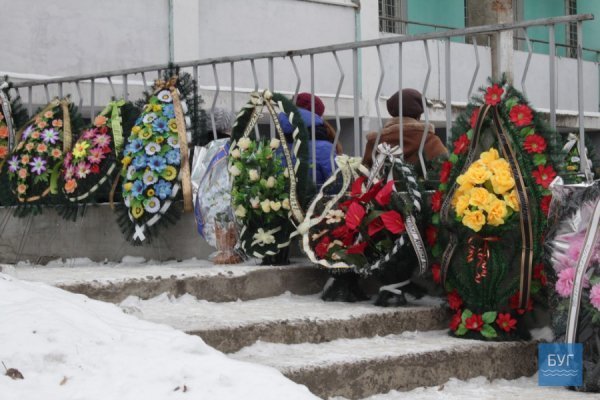 У Нововолинську попрощалися з відомою поетесою