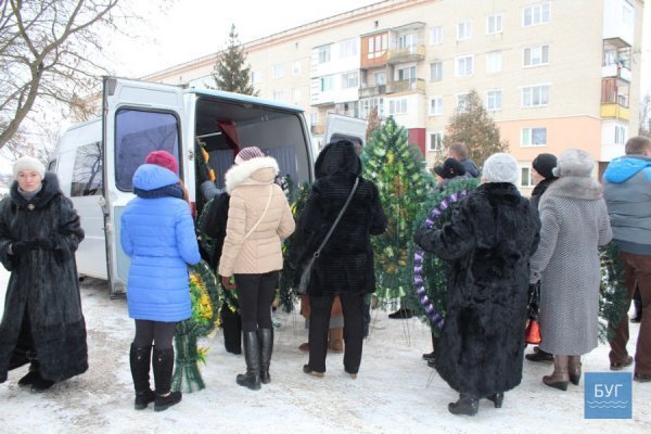 У Нововолинську попрощалися з відомою поетесою