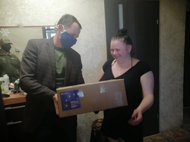 «Важливо пам'ятати»: на Волині родини Героїв Іловайська отримали продуктові набори