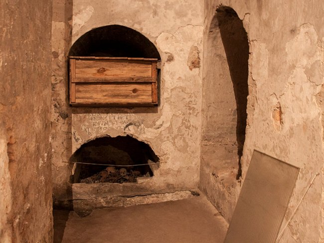 Вперше за 75 років у підземеллях луцького костелу провели богослужіння. ФОТО