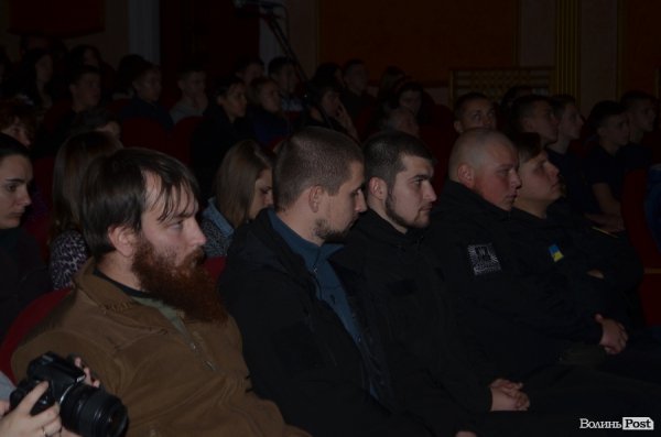 У Луцьку Василь Шкляр презентував книгу про бійців полку АЗОВ. ФОТО