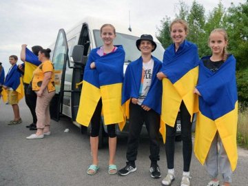 Україна повернула з рф групу депортованих дітей