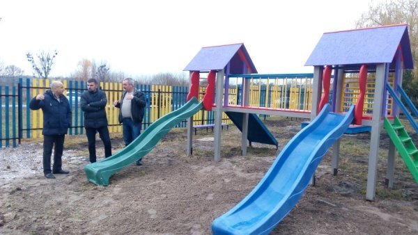 На Волині за сприяння нардепа відкрили дитячий майданчик