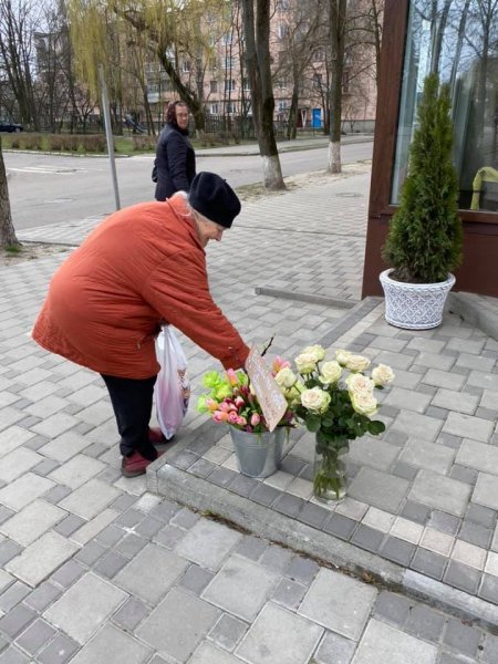 Ковельська квіткова крамниця безкоштовно роздає квіти