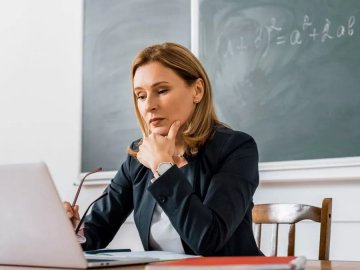 В Україні вчителям повернули 56 днів відпустки