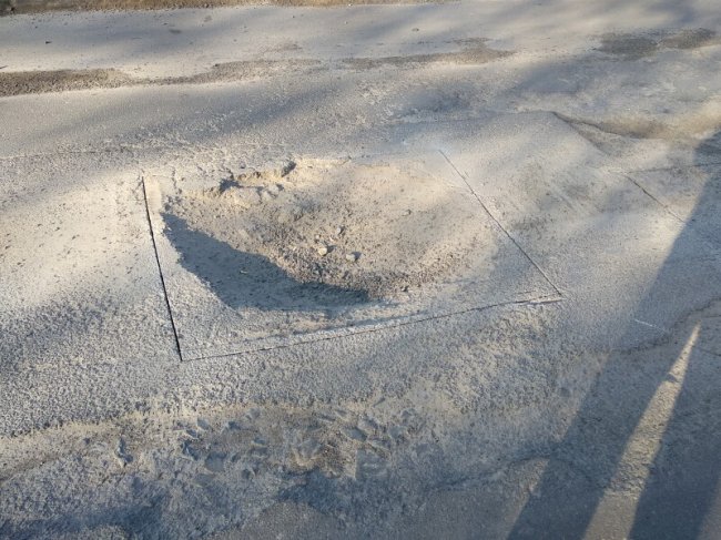 У Луцьку розповіли, як ремонтувати дорогу в мороз. ФОТО