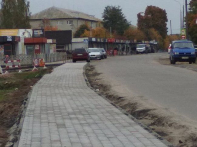 На Волині з вулиці «свиснули» нові бордюри. ФОТО