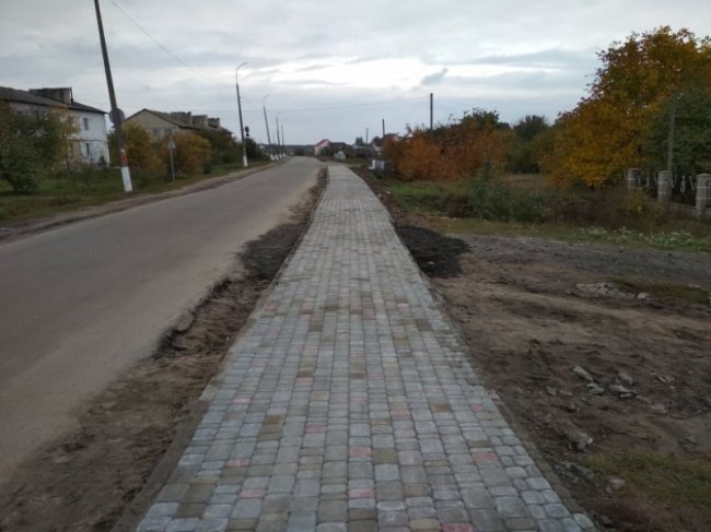 На Волині з вулиці «свиснули» нові бордюри. ФОТО