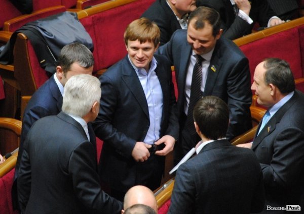 Як волинські депутати у парламенті б’ють байдики. ФОТО