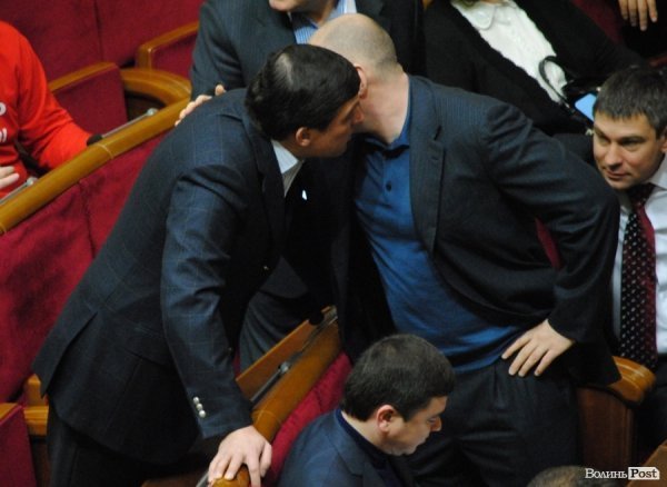 Як волинські депутати у парламенті б’ють байдики. ФОТО