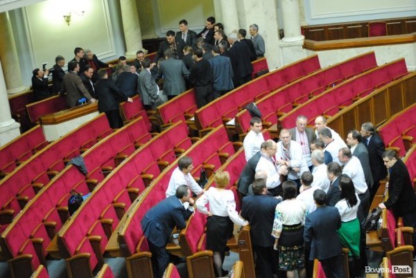 Як волинські депутати у парламенті б’ють байдики. ФОТО