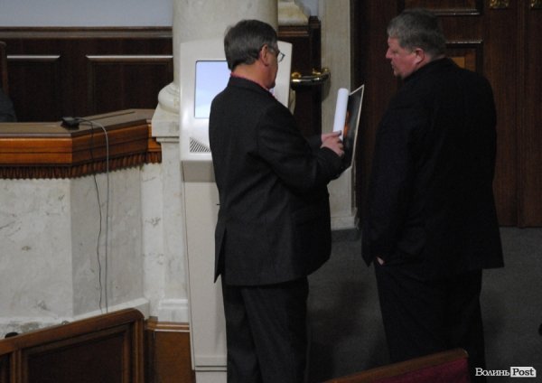 Як волинські депутати у парламенті б’ють байдики. ФОТО