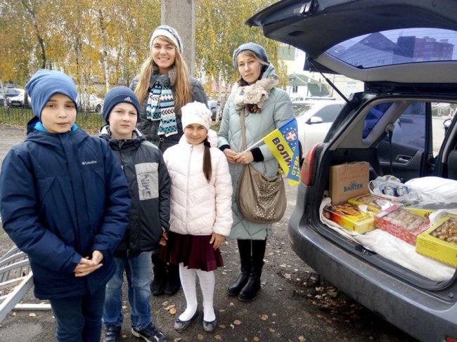 Волинські школярі зібрали подарунки для бійців