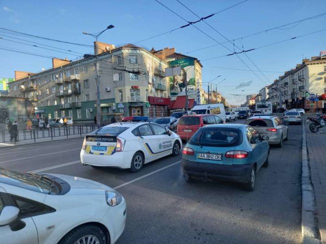 У центрі Луцька сталась аварія за участі мотоцикліста. ФОТО