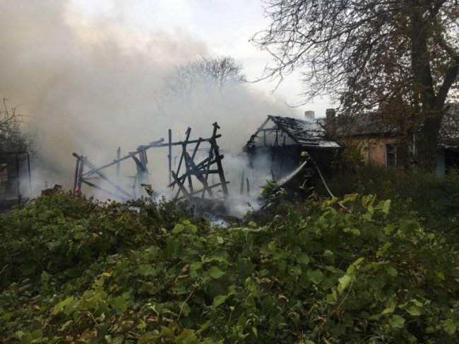 Необережність під час куріння: на Волині згоріла господарська споруда.ФОТО  