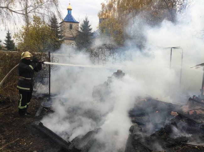 Необережність під час куріння: на Волині згоріла господарська споруда.ФОТО  