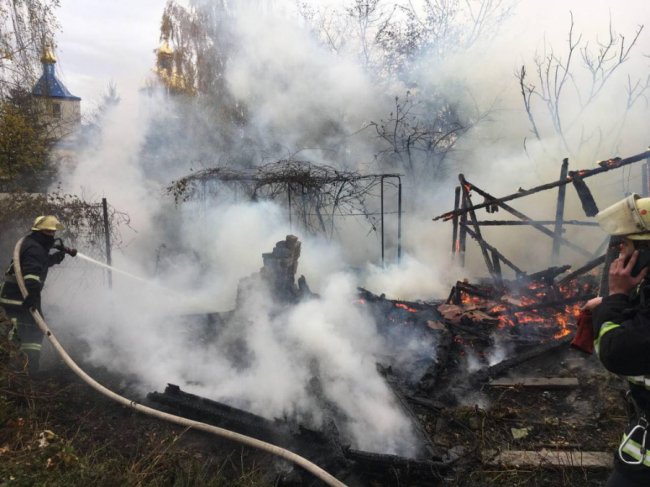 Необережність під час куріння: на Волині згоріла господарська споруда.ФОТО  