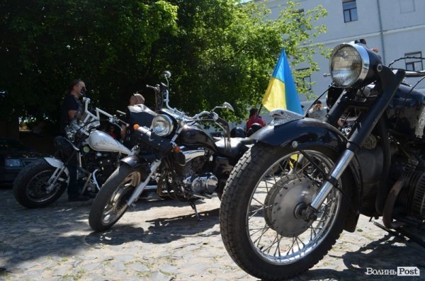 Під Луцьком - тусовка байкерів. ФОТО