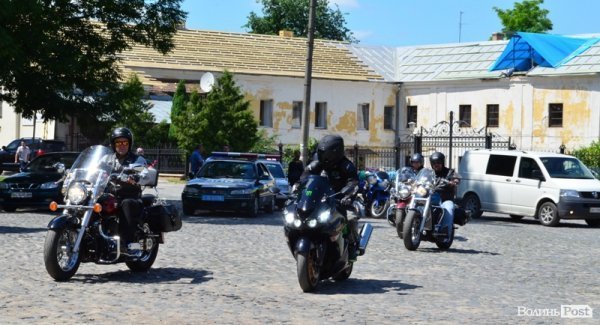 Під Луцьком - тусовка байкерів. ФОТО