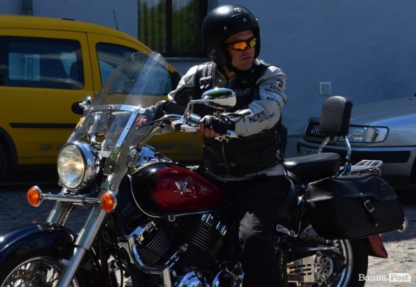 Під Луцьком - тусовка байкерів. ФОТО