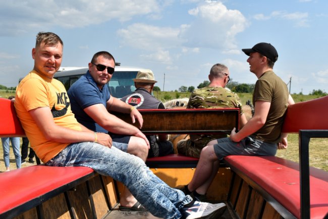 Для 28 поранених воїнів, які проходять реабілітацію на Волині, організували екскурсію