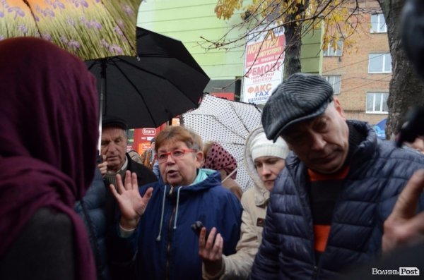 «Квіти - це духовність»: у центрі Луцька сварилися через ринок