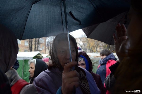 «Квіти - це духовність»: у центрі Луцька сварилися через ринок