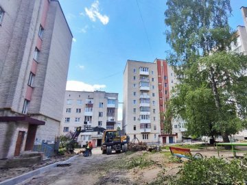 У Луцьку ремонтують декілька дворів. ФОТО