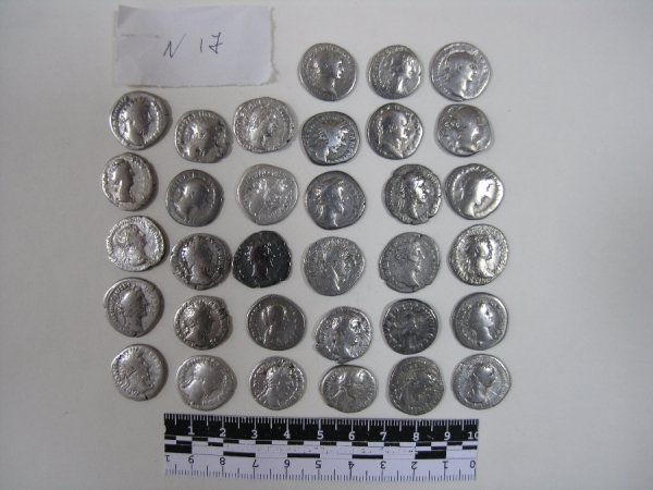 Волинянина затримани на кордоні з антикваріатом Римської імперії. ФОТО