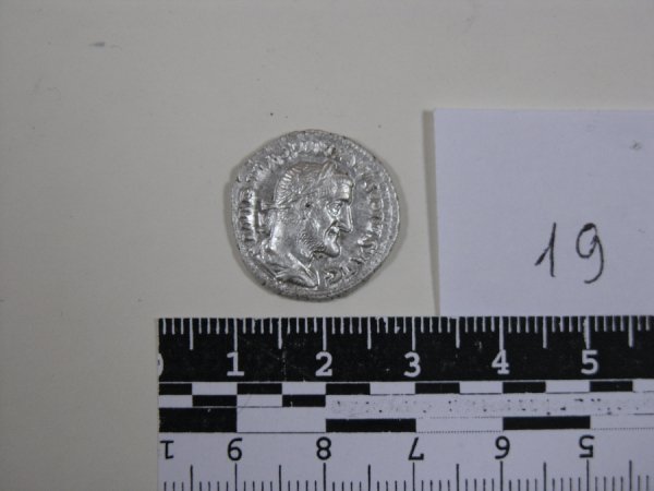 Волинянина затримани на кордоні з антикваріатом Римської імперії. ФОТО