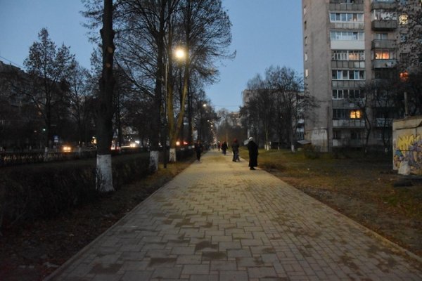 Луцьк: показали, як ремонтують двори і тротуари