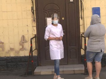 У Луцьку в центрі СНІДу тимчасово не робитимуть ІФА-тести на коронавірус. ВІДЕО