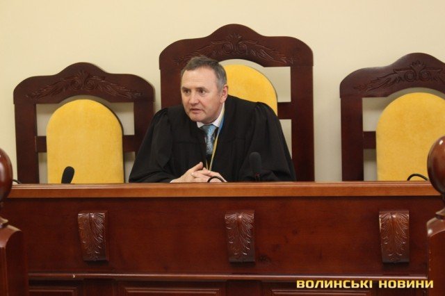 Волинський хабарник поновлюється на посаді через суд