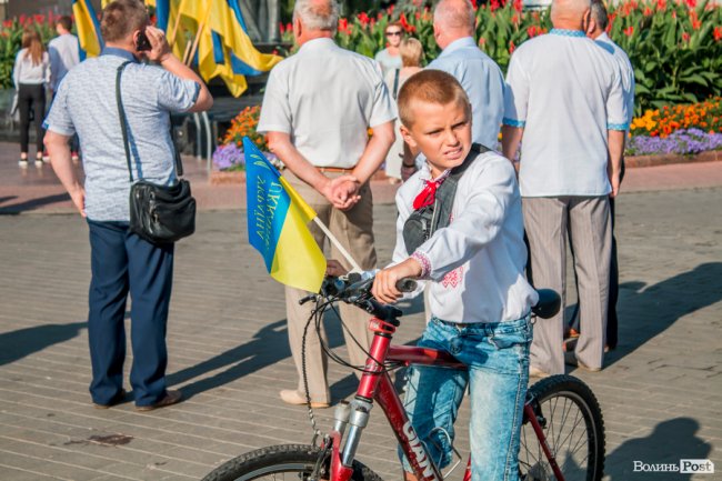 Усміхнені та у вишиванках: лучани розпочали святкування Дня Незалежності велопробігом. ФОТО
