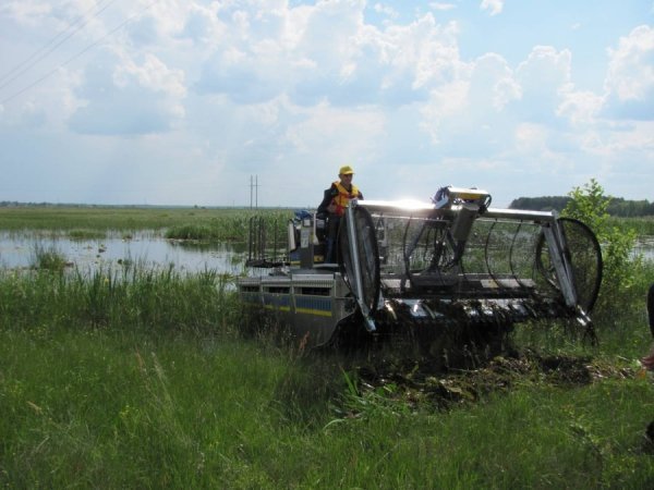 Волинянам показали машину-амфібію. ФОТО