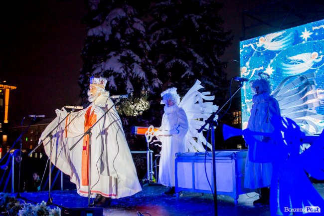 У Луцьку урочисто засвітили головну ялинку міста. ФОТО