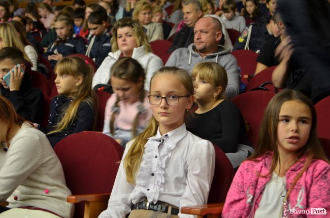 У Луцьку відбувся V міський фестиваль-конкурс двійнят та близнят. ФОТО