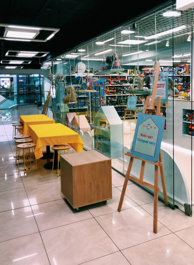 «Смугастий носоріг», що у «Промені», влаштовує анімаційні програми за межами комплексу*