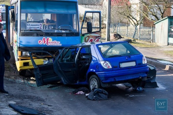 В Нововолинську Форд не розминувся з маршруткою. ФОТО