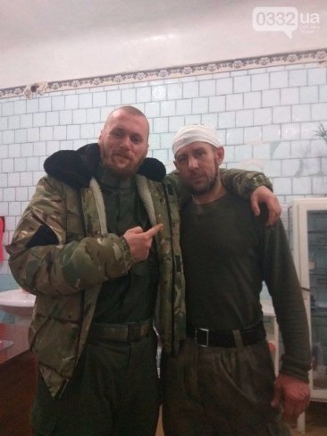 Боєць, якого поранило осколками в голову, після перев’язки відмовився від госпіталізації і залишився з побратимами на передовій