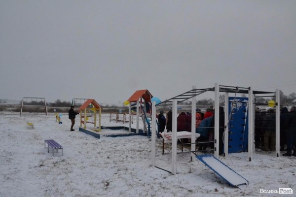 Гузь відкривав майданчики в окрузі попри снігопади*