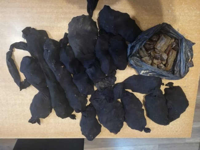 Волинянин бусом хотів перевезти до Польщі 12 кілограмів бурштину. ВІДЕО