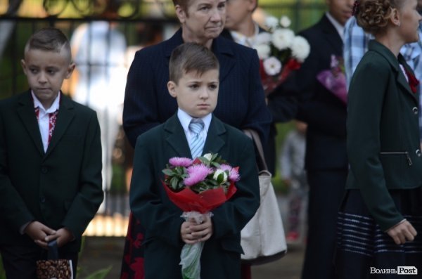 Перший дзвоник у луцьких школах. ФОТОРЕПОРТАЖ